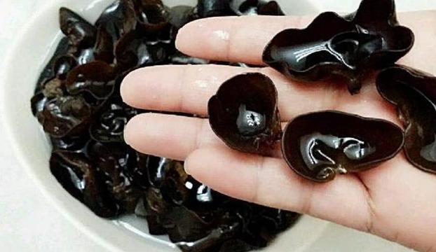 黄曲霉毒素|身体出现“小红点”，八成是肝喊疼了，忠告要忌口