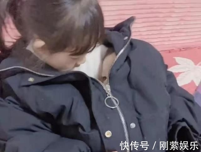 姐姐|弟弟“伺候”刚洗完澡的姐姐火了,网友:让姐姐收拾得明明白白的