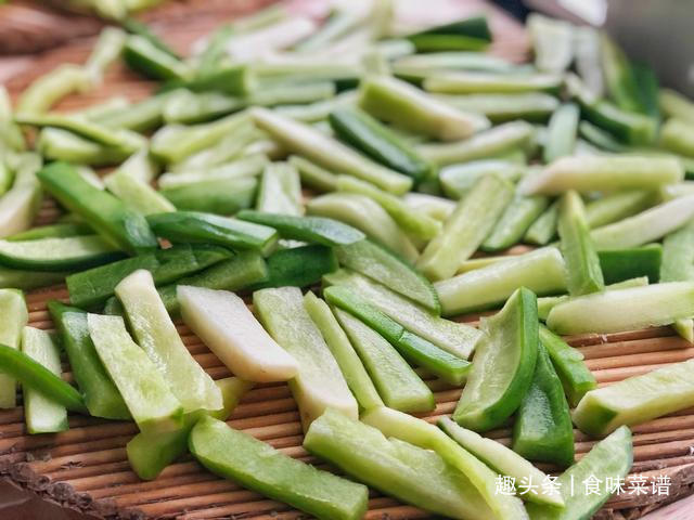 开胃|晒萝卜干的季节到了,香辣开胃小菜,教你在家做,干净卫生无添加