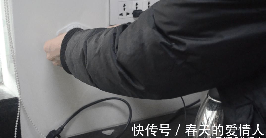 油桶上塑料把手不要扔, 放在厨房有妙用, 解决了千家万户的烦恼