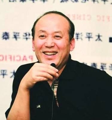 話劇團|郭達翻盤史：從養豬工人到春晚釘子戶，20年不下臺的背后誰在支撐