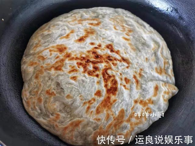 手抓饼|自制懒人酱香饼，不要揉面，早起5分钟就能搞定，比外面买的香