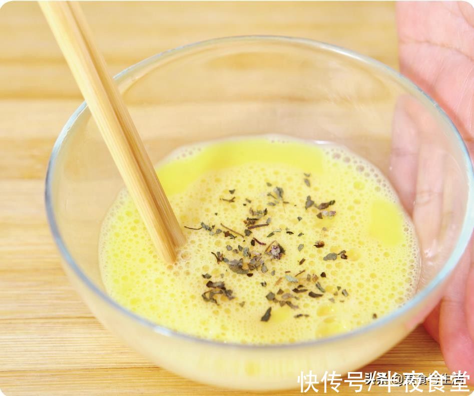 奶酪土豆球色泽金黄,外酥内软,奶香浓醇,长身体的孩子很爱吃