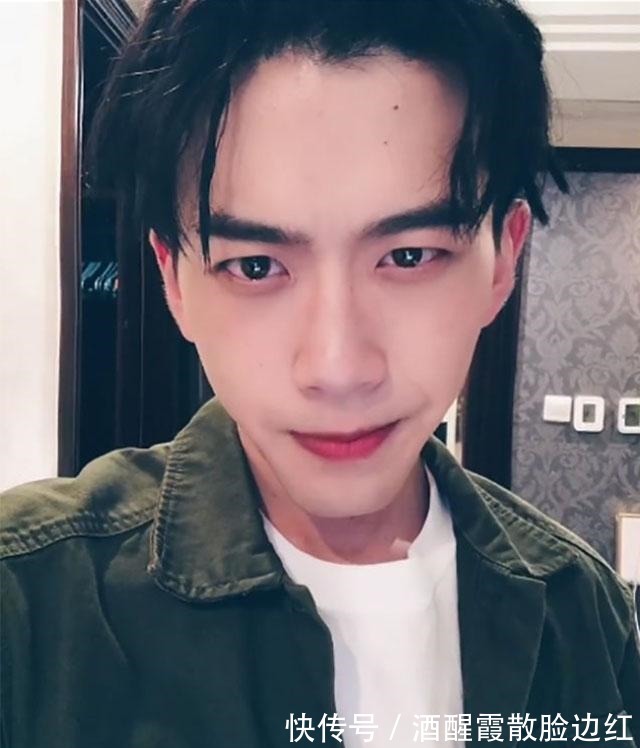 刘海|男生头发长长了剪什么发型好 别再跟理发师说两边剪短了!