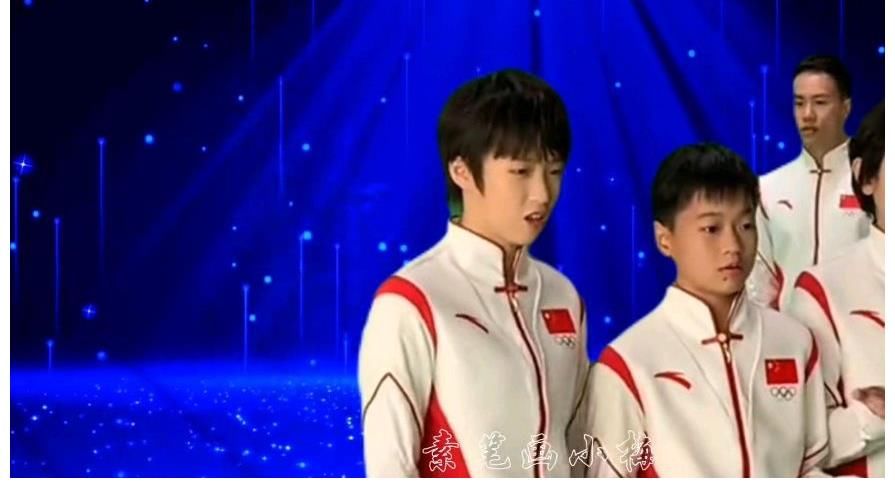 师姐唱完赶紧跟上！全红婵摇着手指开口歌唱，发现旁边没人愣住了