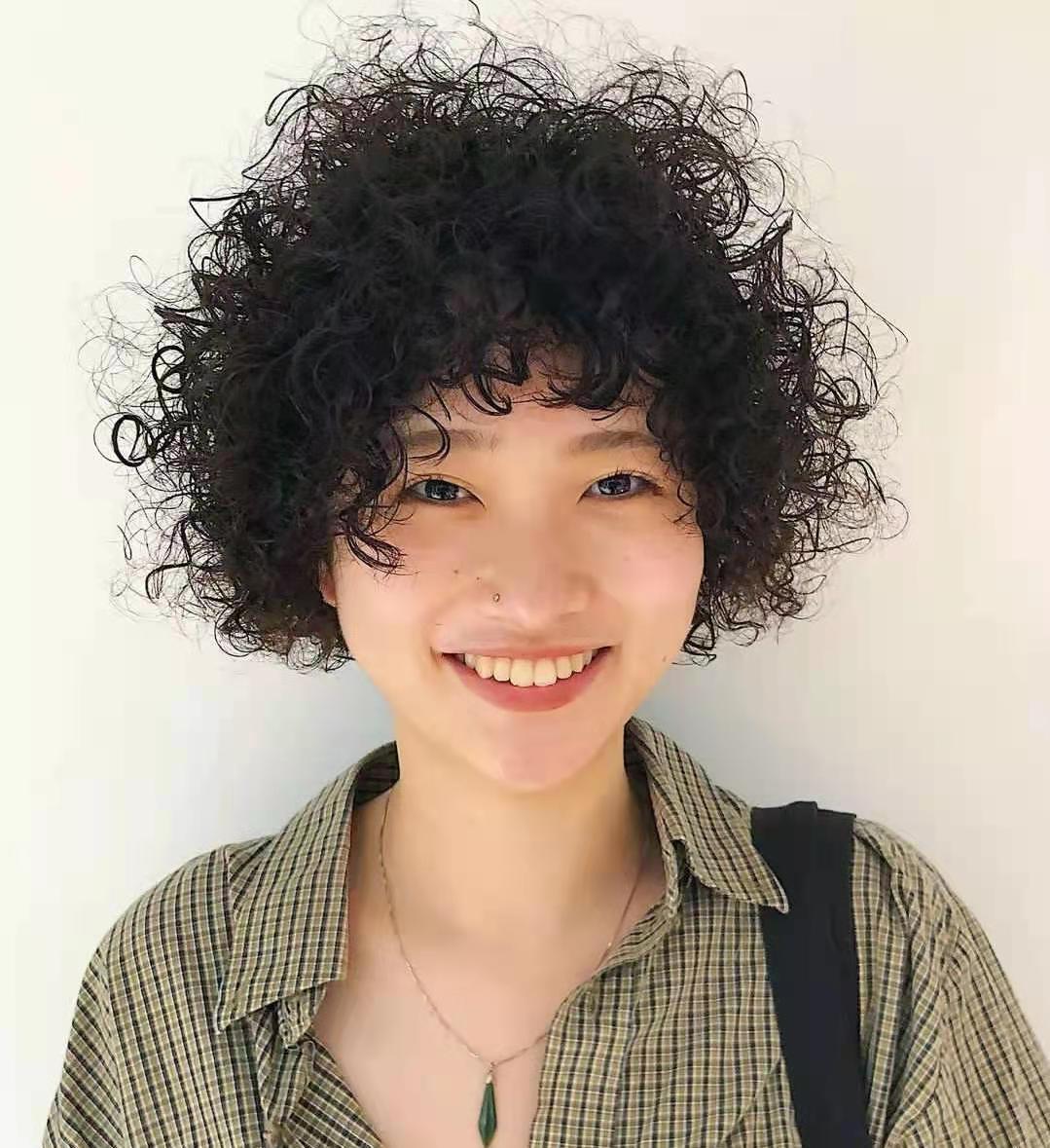 头发|羊毛卷已经不香了,“妈妈卷”悄然兴起,时髦的女生已经领先一步