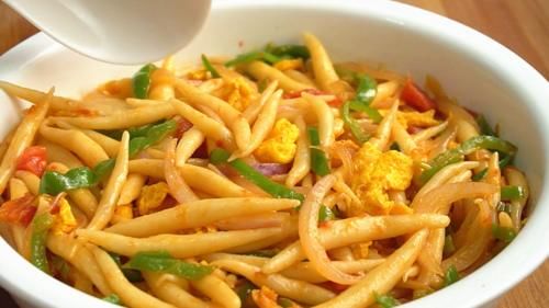 面条|第一次见山药的这种吃法，五分钟搓一盘，爽滑筋道，营养又好吃