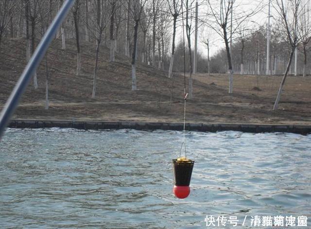 器具|钓鲫鱼久不发窝,不妨试试这几种打窝方式,鱼口马上会有变化