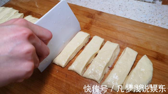 做法|炸油条时,有人加鸡蛋,有人加泡打粉,其实都不对,教你正确做法