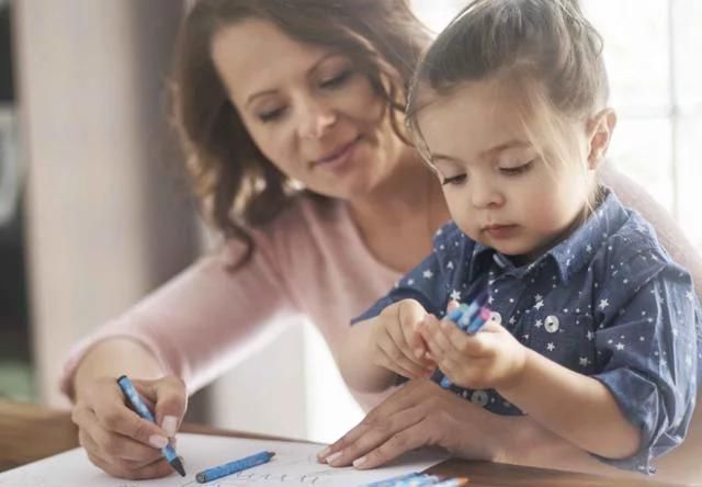起床|妈妈半夜起床,发现15岁女儿偷看色情片,隔天却是这样的做法!