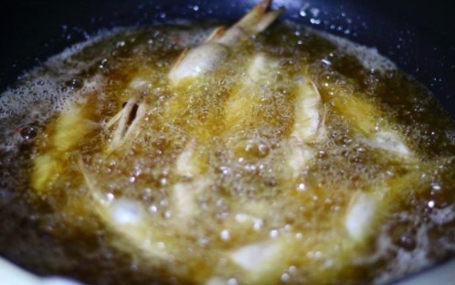 外酥里嫩的干炸小鱼,男人最爱的下酒菜