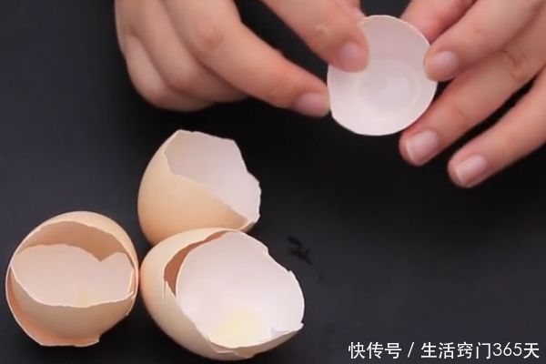 鸡蛋壳用打火机烤一烤，好多人不知道有啥用，但用过的人都夸好！