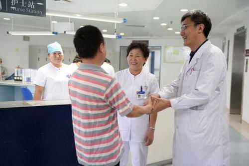 回家|产妇出院回家,由谁抱孩子更好?专家:四个候选人+两大候选条件