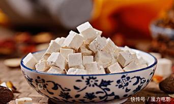  常喝|大便前硬后软，或许身体在向你求救，一种水常喝，改善便秘