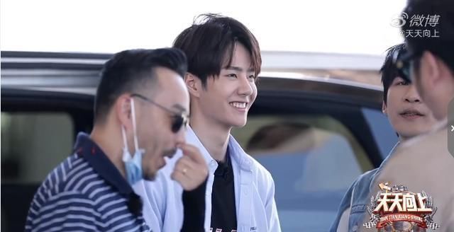 |天天向上王一博抱钱枫被弹回来超搞笑,摸“钱夫人”的肚子表情奶萌超可爱