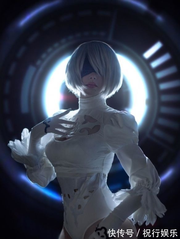s德妹COS《巫师》时空之女希里:肤白貌美的女术士