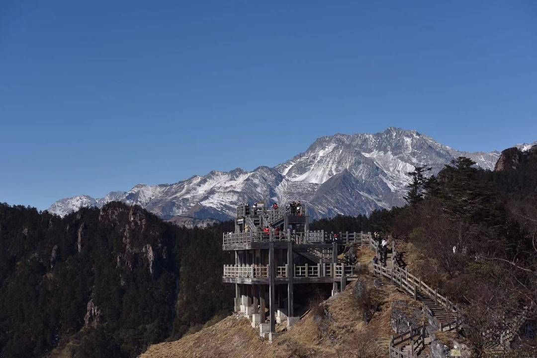 观山|在成都遥望雪山：爱好者关注山峰数据 制作百座雪山“观山图”