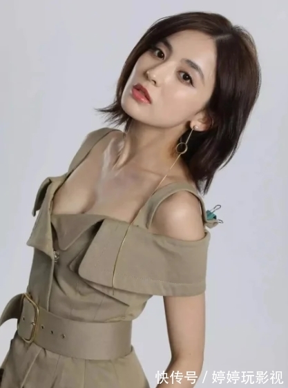 古力娜扎 素颜 拍写真 穿露肩装比例傲人 侧颜状态羡煞旁人 快资讯 古力娜扎 素颜 拍写真 穿露肩装比例傲人 侧颜状态羡煞旁人 快资讯