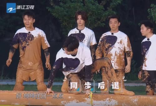  称呼|跑男团都喊蔡徐坤“坤坤”，唯独黄明昊称呼不同，粉丝都没这待遇