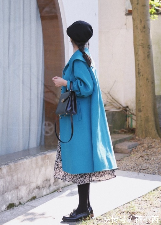 高跟鞋|“大衣+碎花裙”今年最火cp,优雅又温柔,爱美的小姐姐都穿上了