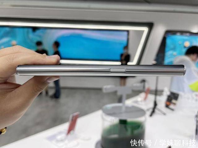 折叠屏手机|OPPO全新折叠屏概念手机,屏幕可自由伸缩,这是一次不一样的体验