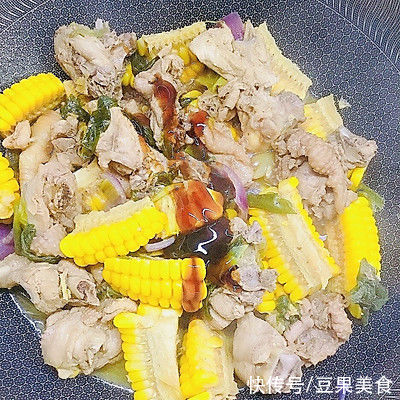 洋葱|美味不用等，玉米烧鸡块五分钟就能上桌的美食