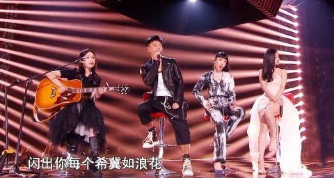 總決賽|《中國好聲音》5強(qiáng)爭霸賽：伍珂玥拿第一，2人逆襲進(jìn)決賽，男學(xué)員全軍覆沒