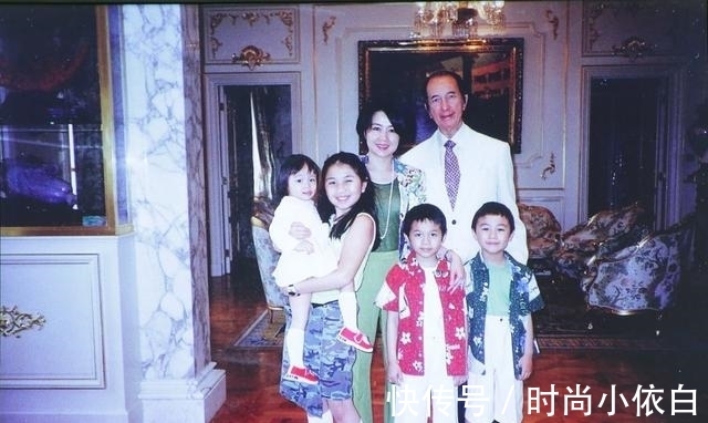 fendi|赌王四太年轻时真风光!左手翡翠戒指右手小金表,圆脸卷发太迷人