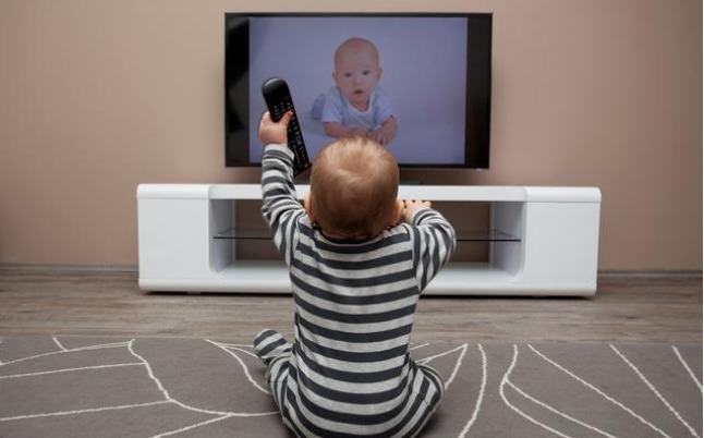 运动能力|李玫瑾直言“看电视”和“不看电视”的孩子,长大后的差距很大