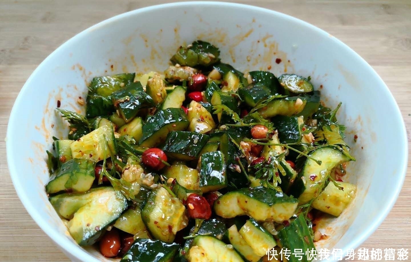 吃起来|凉拌黄瓜时,直接拌是大错特错的,少了这一步黄瓜不脆,更不入味