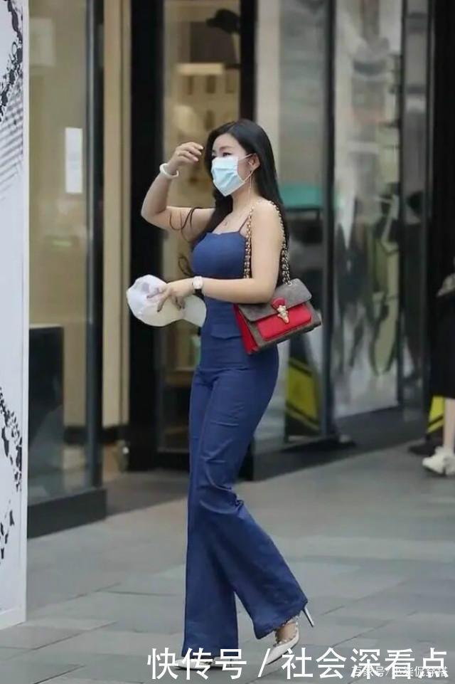 还在穿小黑裤你out了，刘雯都在穿“托腹裤”，时髦又显瘦！