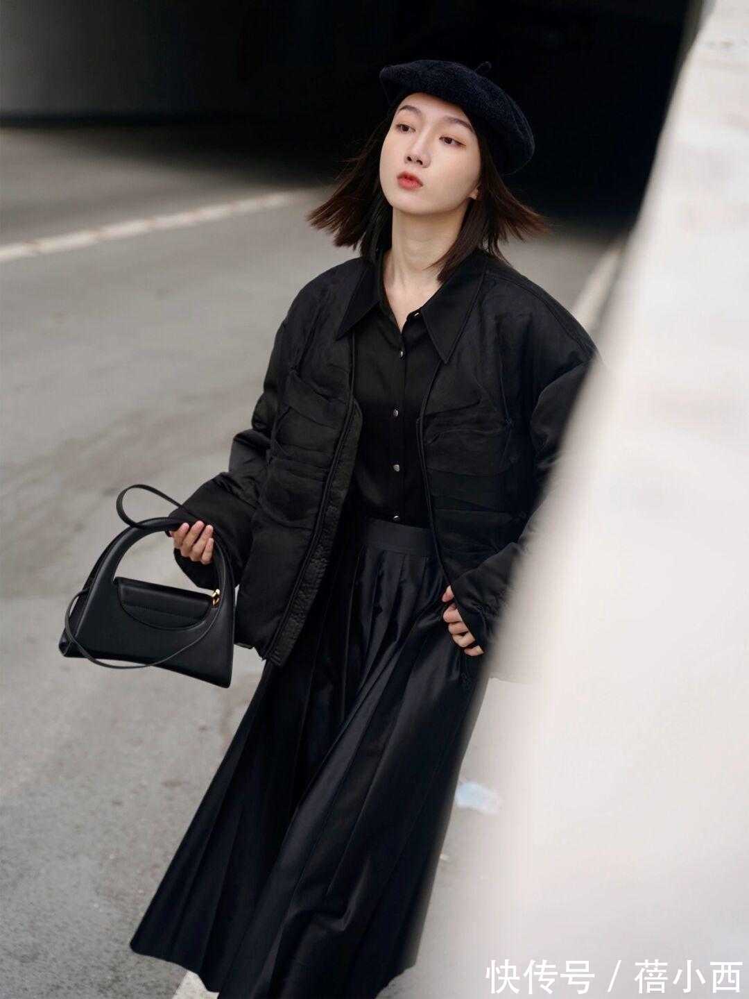 穿搭 羽绒服怎样搭配才时髦?内搭毛衣,下搭阔腿裤、牛仔裤简约高级