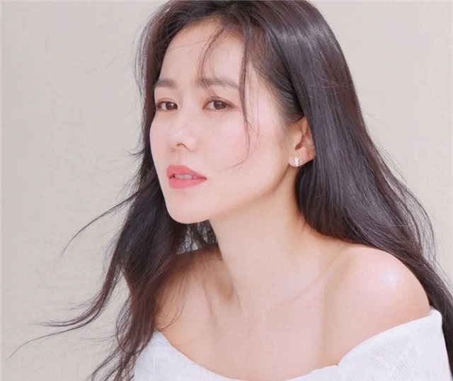 小姐姐 上了年纪的女人,尽量少弄这“4种”发型,显老不说还拉低气质!