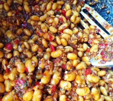 黄豆别只会炒菜！奶奶教你自制“黄豆酱”，香辣下饭，酱香味十足