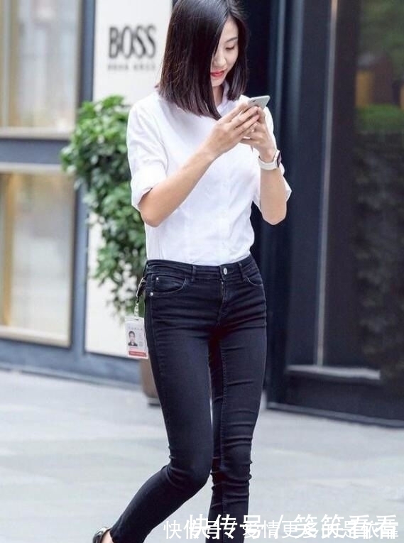 小姐姐|街拍美女清爽迷人的紧身牛仔裤小姐姐,突显身材与气质