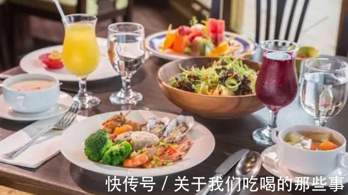 吃西餐|吃牛排时,上餐前的柠檬水,别直接喝掉,了解这些,就不会闹笑话