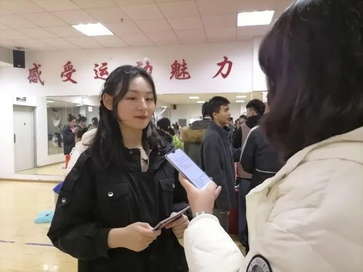 冬天的第二场雪和今晚的校园歌手大赛更配噢～