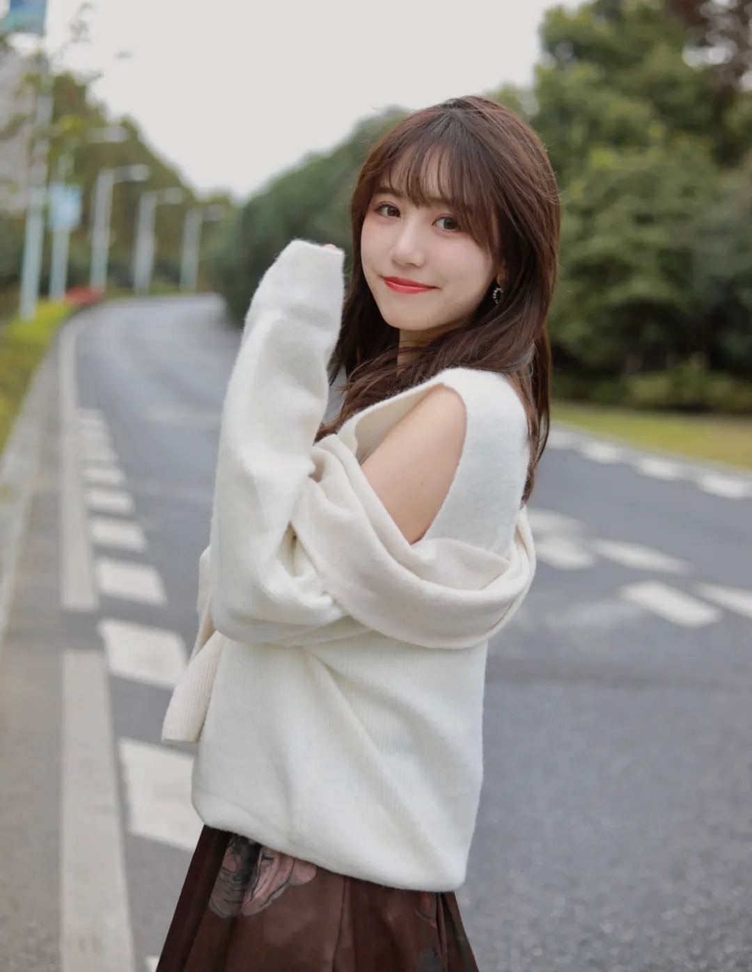 文艺|街拍时尚组图:浙工大学校花徐依莎,文艺与知性的美集于一身