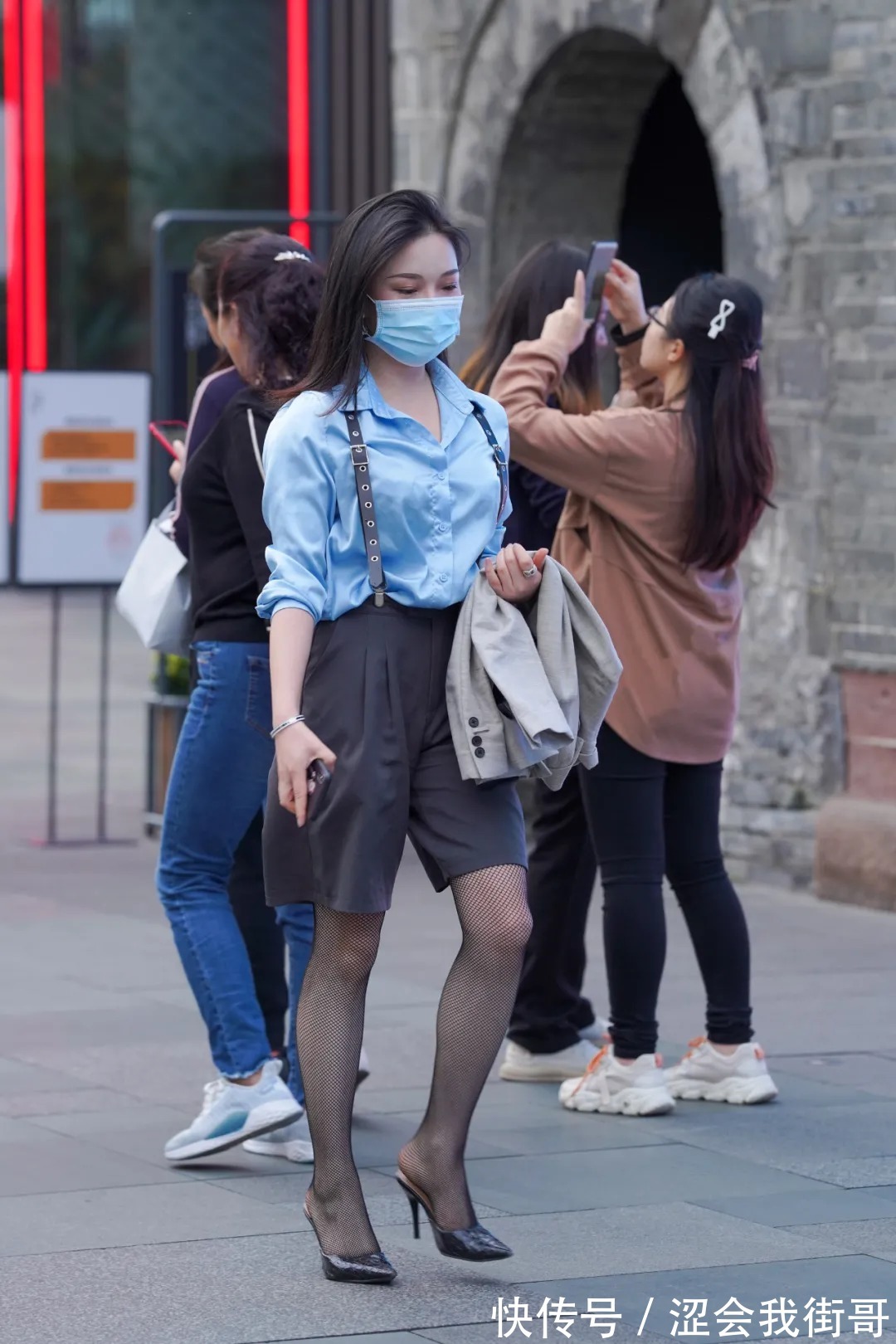 时尚 穿蓝衣的时尚女生