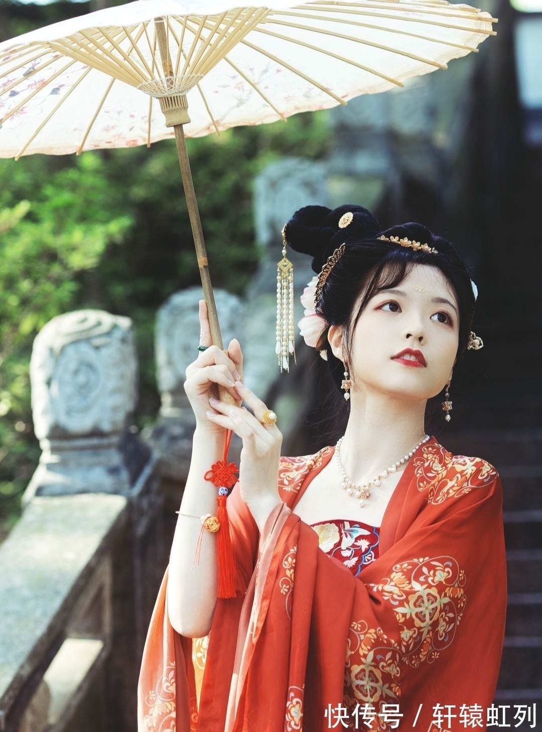 真情&七绝·十二首丨几张人面如花瘦,几次多愁善感时?