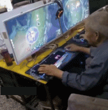 |搞笑GIF图:小姐姐的大长腿要逆天啊。