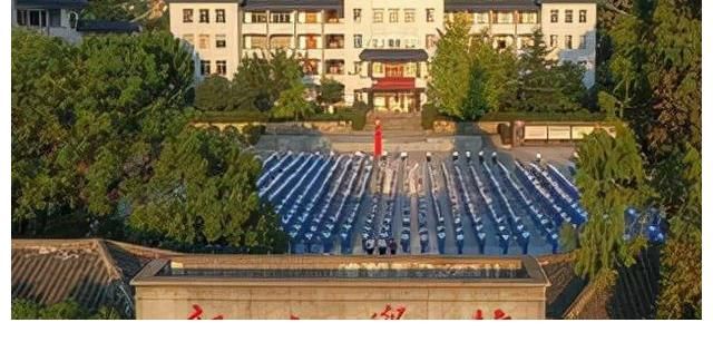 题写&难得一见！伟人唯一用楷书题写的“韶山学校”让人叹服，斩钉截铁