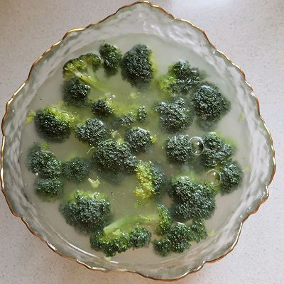 虾仁|虾仁炒西兰花