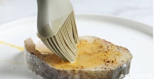 柠檬|高颜值的香煎鳕鱼做法，柠檬片铺底，营养丰富老少皆宜
