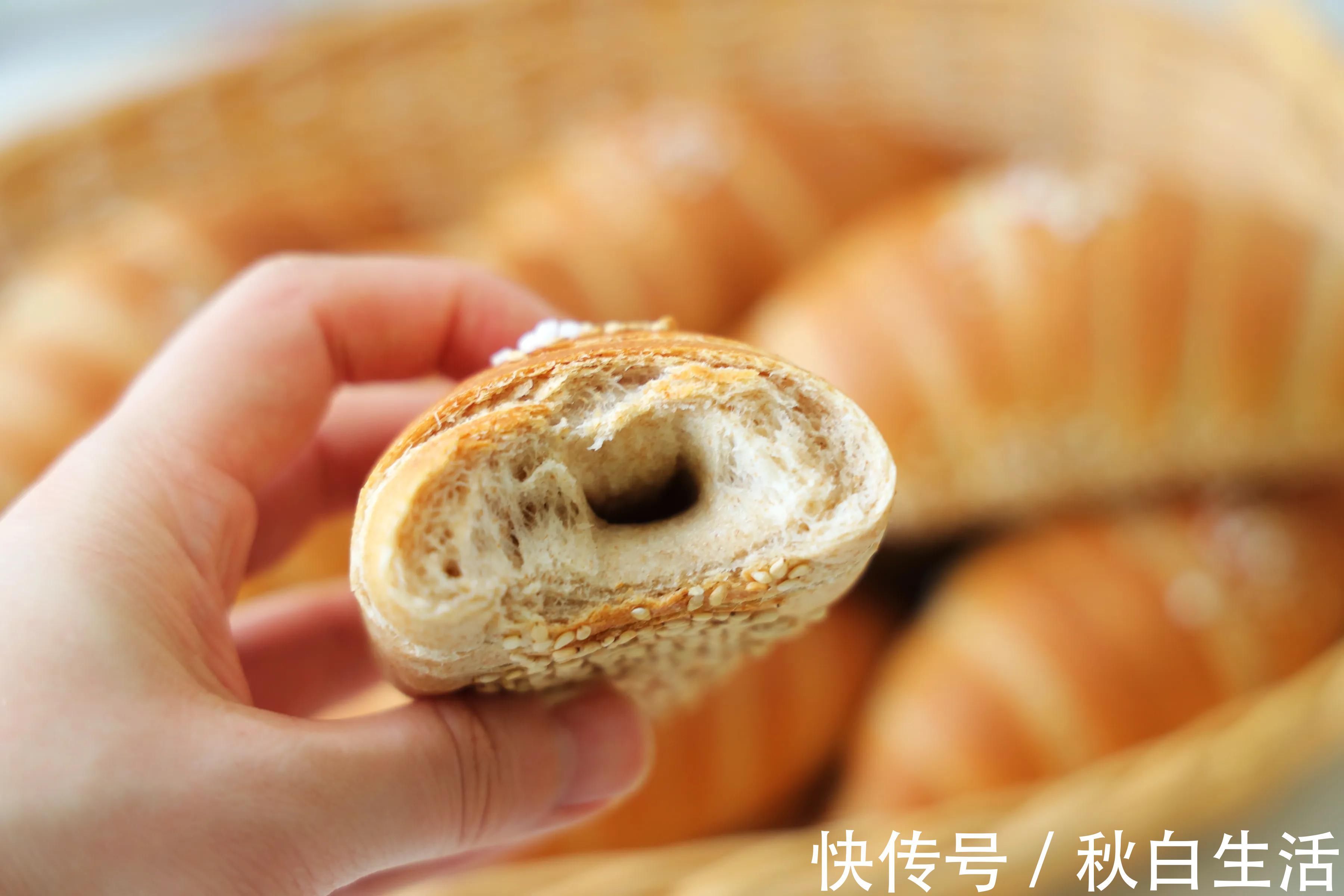 早餐|早餐最爱的日式海盐面包，脆脆的表皮，柔软的内心，一吃就上瘾