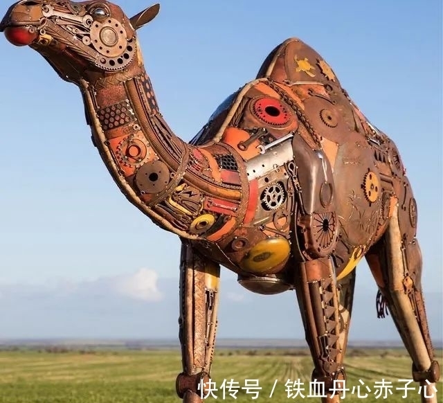 朋克感&草根艺术家用260个小时,打造废品雕塑,机械朋克感十足