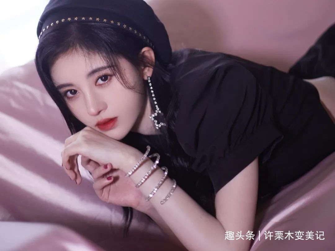 手镯 女人适合戴“手镯”还是“手表”三个理由告诉你,戴错很尴尬