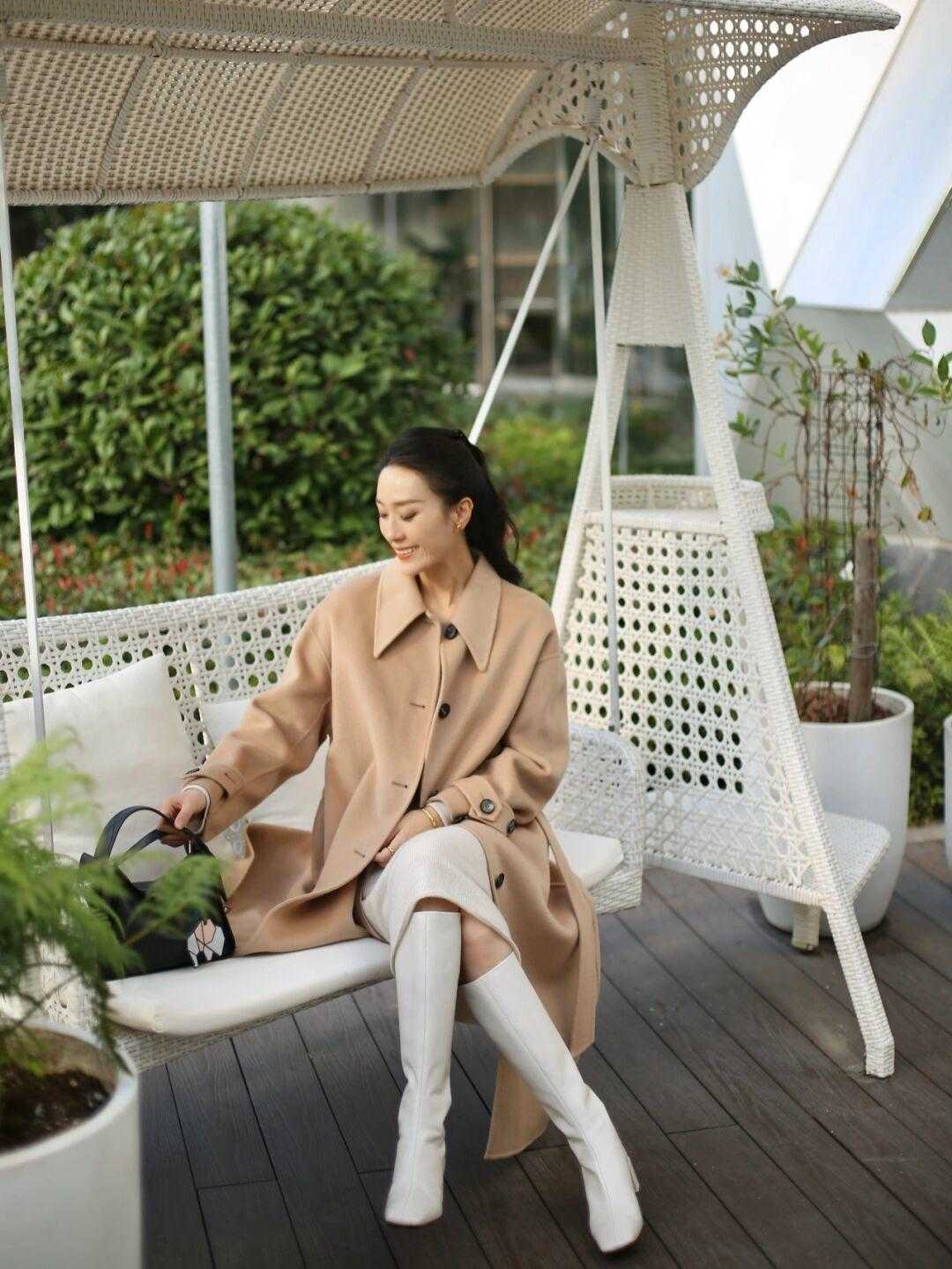 时髦 今年流行“大衣+靴子”，保暖时髦又有气场，冬天穿刚刚好