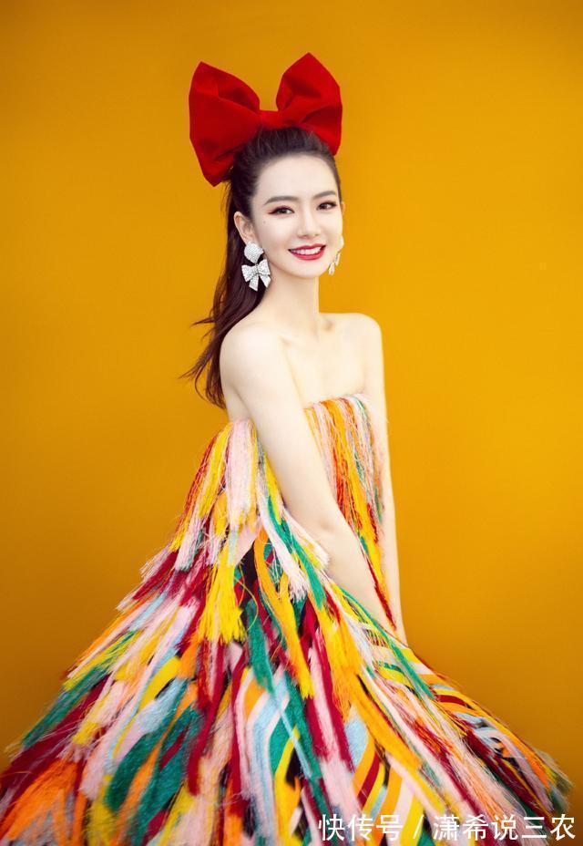 时尚|戚薇越来越大胆,穿西装裙短到大腿根,这“漫画腿”真实存在吗?