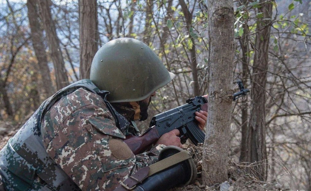 战死|一路挨打战死7000人,阿塞拜疆无处撒气:虐待俘虏扇嘴巴割耳朵